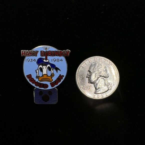 Disney Donald Duck 50th Birthday Brooch Pin - Picture 3 of 3